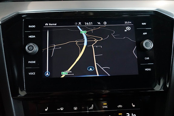Volkswagen Passat Alltrack 16 of 30
