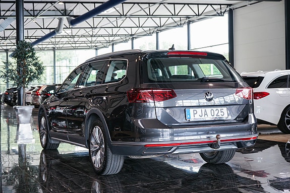 Volkswagen Passat Alltrack 5 of 30