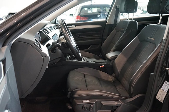 Volkswagen Passat Alltrack 28 of 30