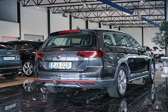 Volkswagen Passat Alltrack 4 of 30