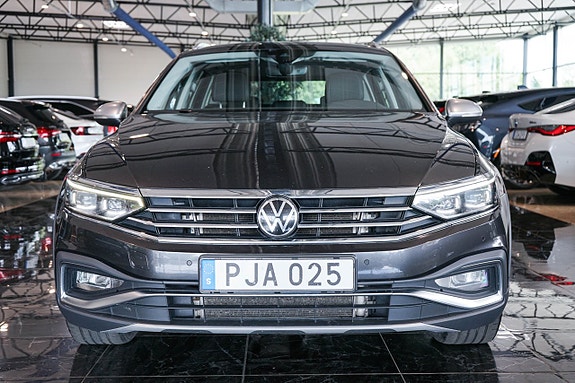 Volkswagen Passat Alltrack 3 of 30