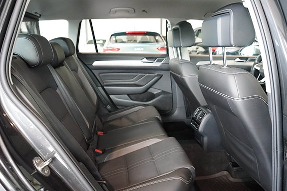 Volkswagen Passat Alltrack 11 of 30