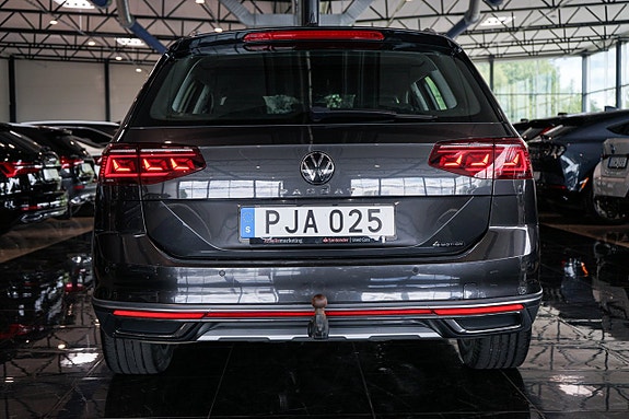 Volkswagen Passat Alltrack 6 of 30