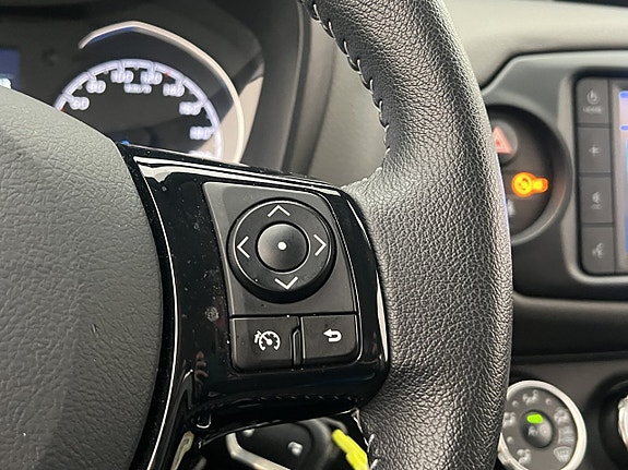 Toyota Yaris 16 of 29