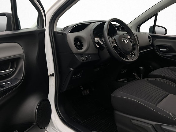 Toyota Yaris 10 of 29