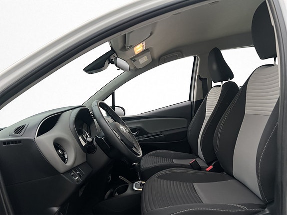 Toyota Yaris 11 of 29