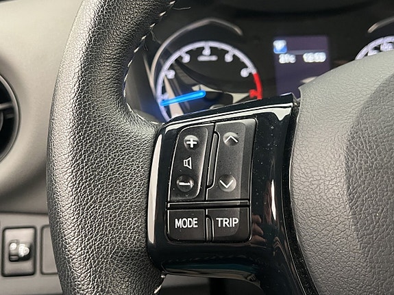 Toyota Yaris 13 of 29