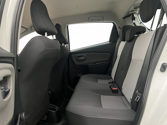 Toyota Yaris 24 of 29