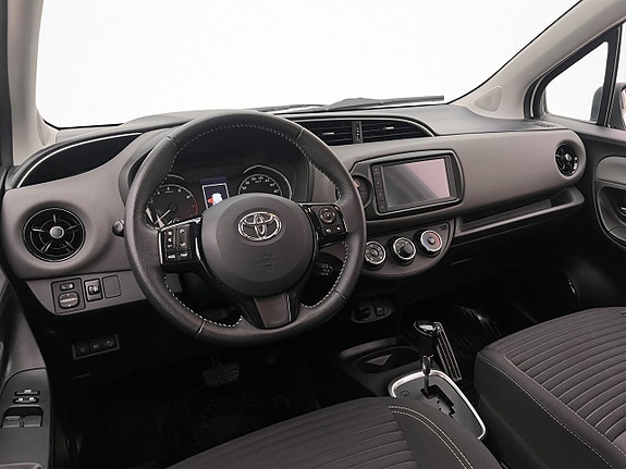 Toyota Yaris 12 of 29