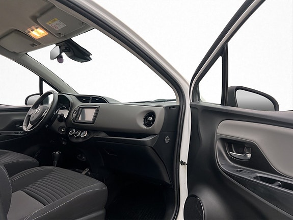 Toyota Yaris 23 of 29