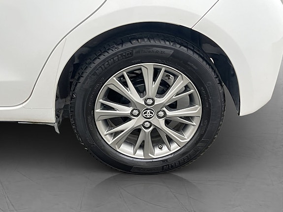 Toyota Yaris 27 of 29