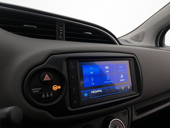 Toyota Yaris 18 of 29