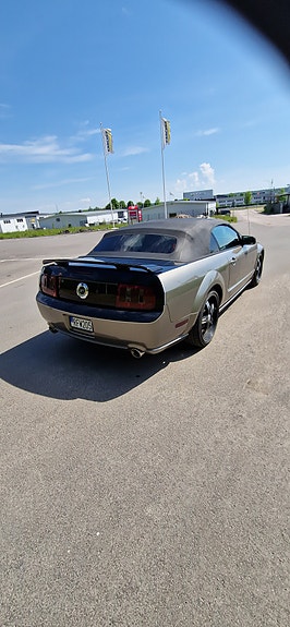 Ford Mustang 3 of 5