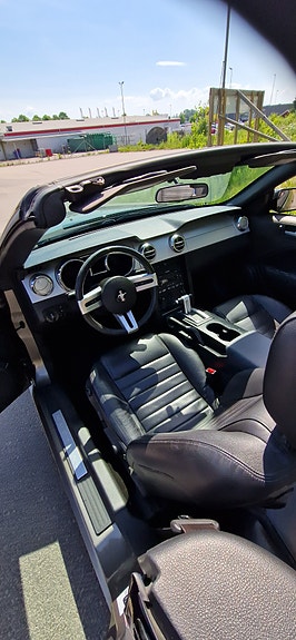 Ford Mustang 4 of 5