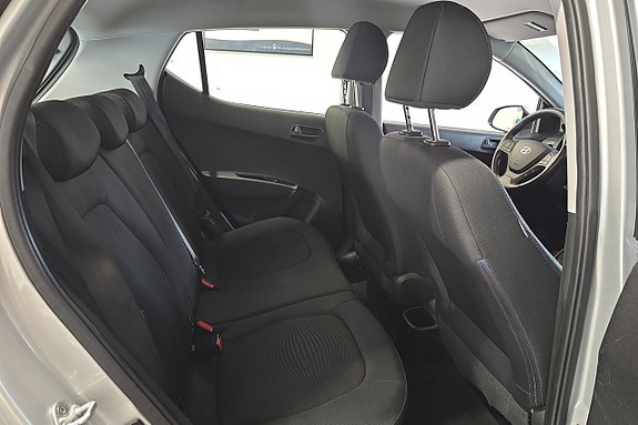 Hyundai i10 7 of 10