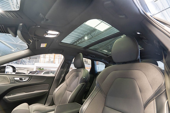Volvo XC60 14 of 30