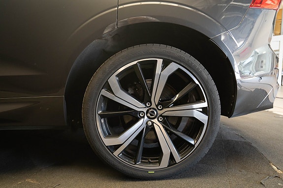 Volvo XC60 11 of 30