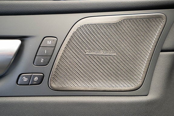 Volvo XC60 16 of 30