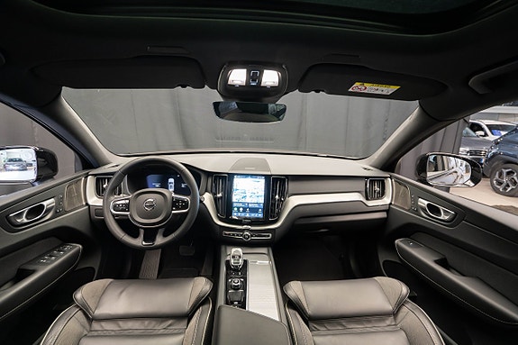 Volvo XC60 13 of 30