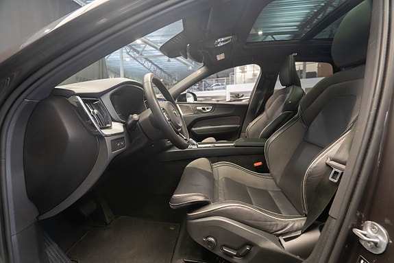 Volvo XC60 17 of 30