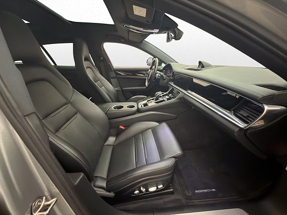 Porsche Panamera 4 30 of 30