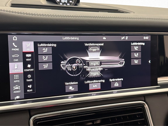 Porsche Panamera 4 27 of 30