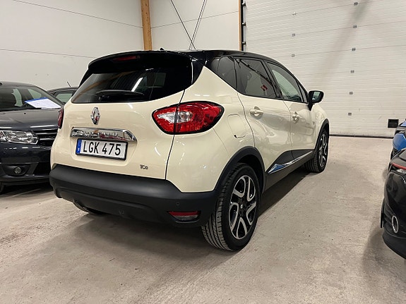 Renault Captur 3 of 5