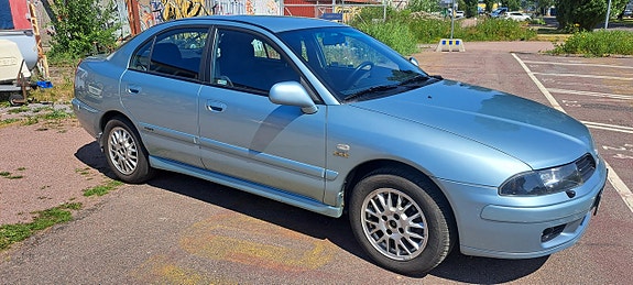 Mitsubishi Carisma 2 of 5