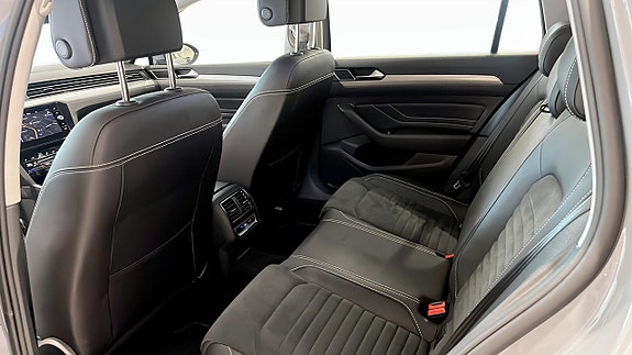 Volkswagen Passat 11 of 13