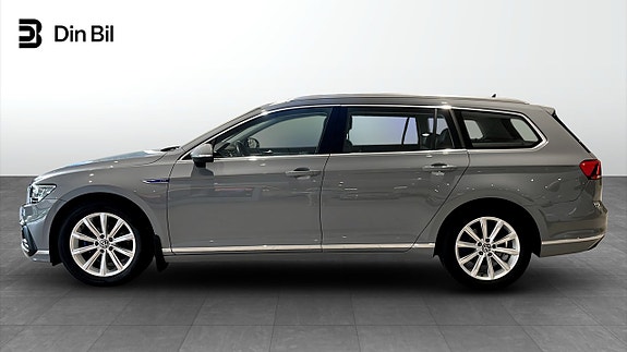 Volkswagen Passat 2 of 5