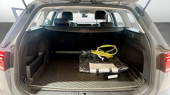 Volkswagen Passat 12 of 13