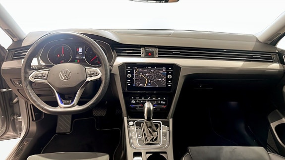 Volkswagen Passat 10 of 13
