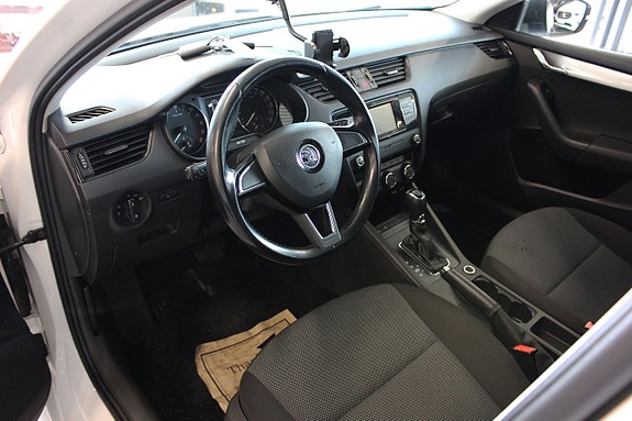 Skoda Octavia 2 of 5
