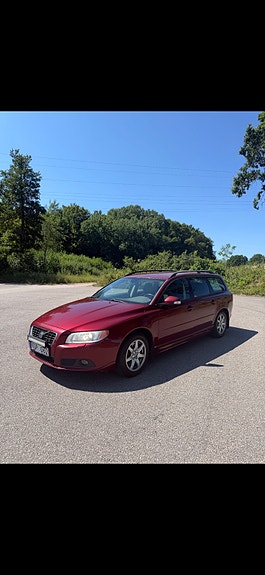 Volvo V70 2 of 5