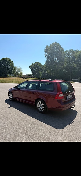 Volvo V70 3 of 5