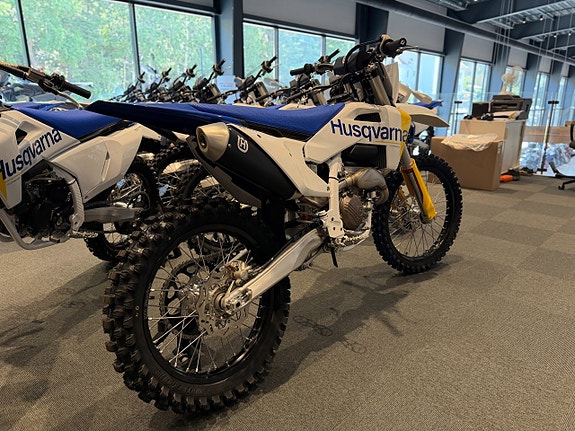 Husqvarna FC 250 4 of 5
