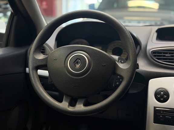 Renault Clio 9 of 23