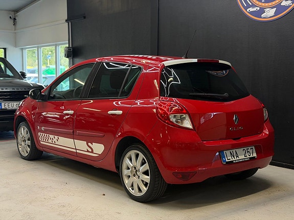 Renault Clio 20 of 23
