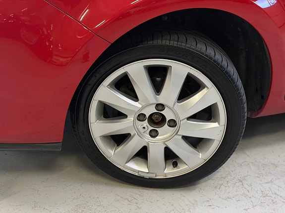 Renault Clio 18 of 23