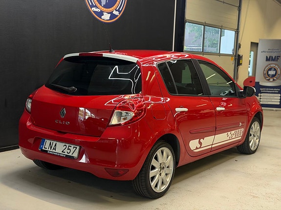 Renault Clio 21 of 23