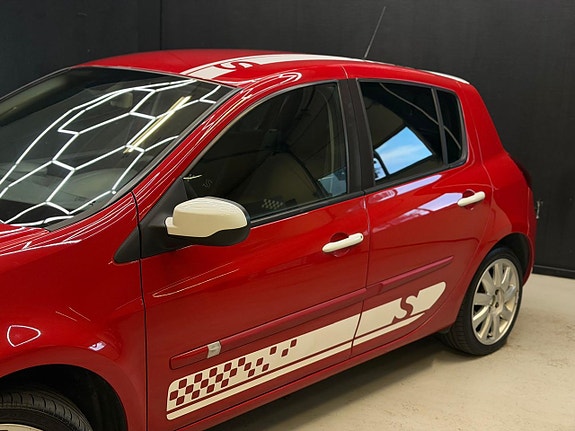 Renault Clio 14 of 23