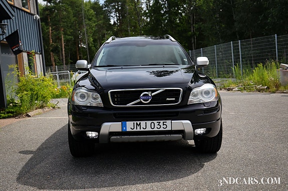 Volvo XC90 2 of 5
