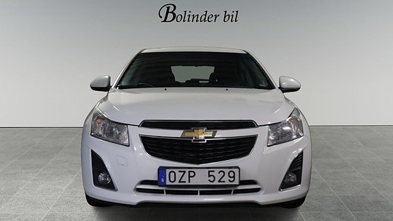 Chevrolet Cruze 2 of 5