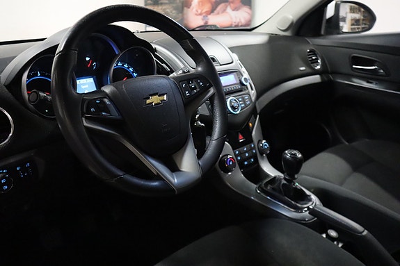 Chevrolet Cruze 8 of 16