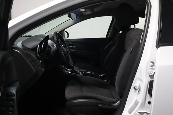 Chevrolet Cruze 7 of 16