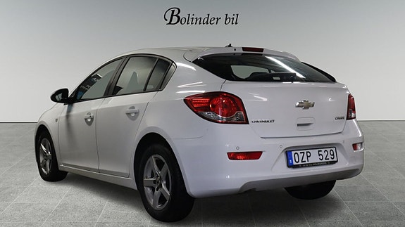Chevrolet Cruze 4 of 5