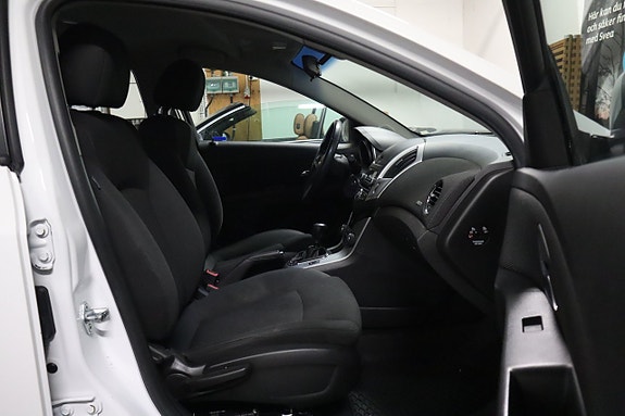 Chevrolet Cruze 10 of 16