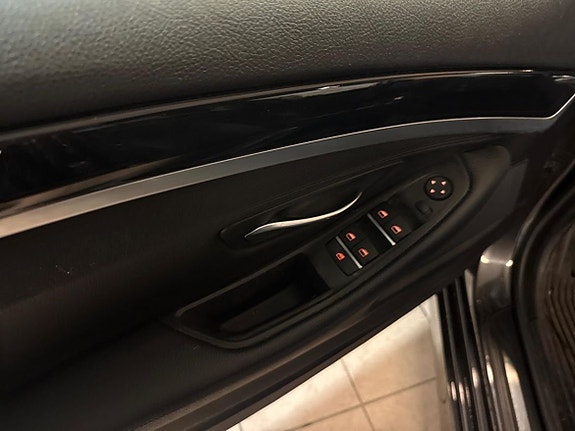 BMW 520d 12 of 16