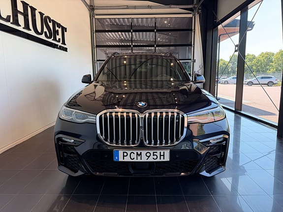 BMW X7 2 of 5