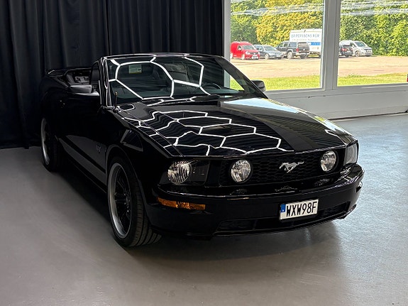 Ford Mustang 13 of 13